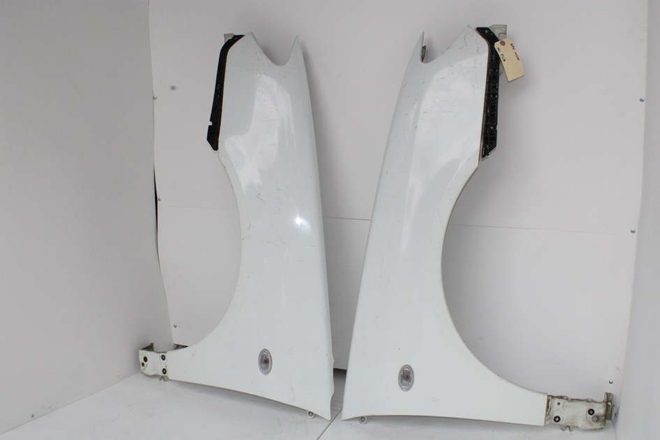 JDM 2005-2007 SUBARU LEGACY BPE / BLE PAIR OF LEFT AND RIGHT FENDERS